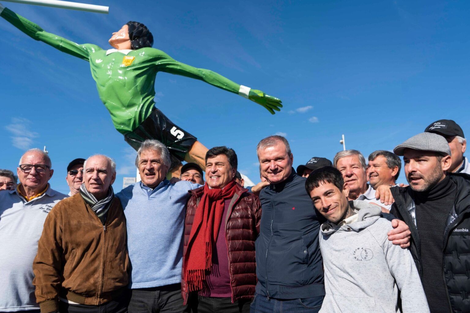 Monte: inauguraron monumento a ubaldo "pato" fillol en el aniversario de la copa del mundo 1978