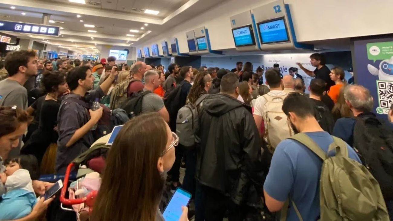 Pasajeros varados vuelos aeroparque