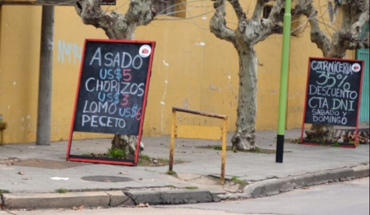 Una carnicería bonaerense ofrece sus productos “en dólares”