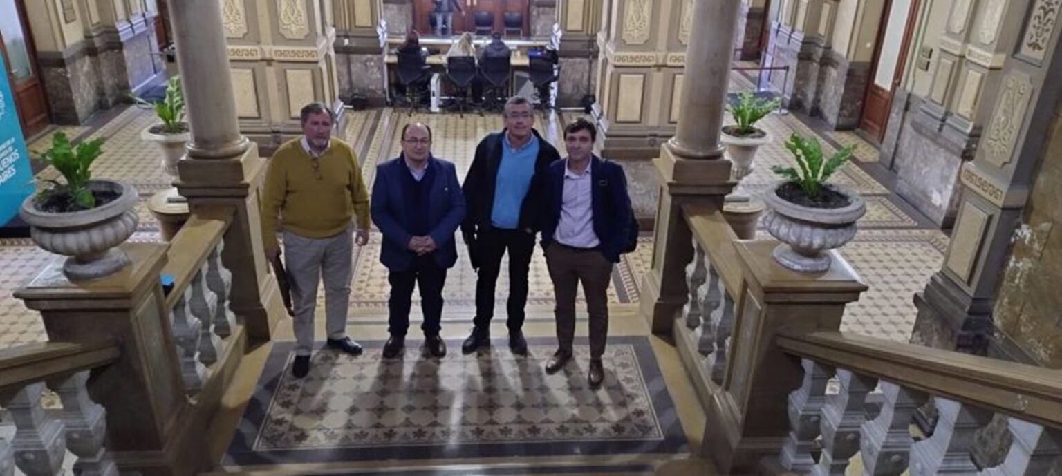 Kicillof recibió a intendentes de la ucr y se comprometió a saldar deudas con los municipios