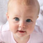 Maternidad y paternidad en pausa: las razones detrás del histórico descenso de la natalidad