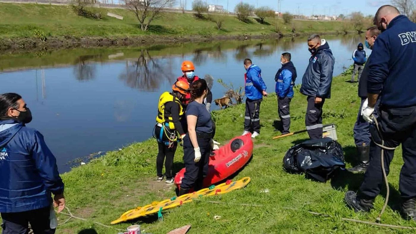 Policía halla cuerpo menor desaparecido flotando en el Riachuelo