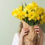 Flores amarillas el 21 de septiembre: el origen de la tradición de primavera y qué significa regalar una