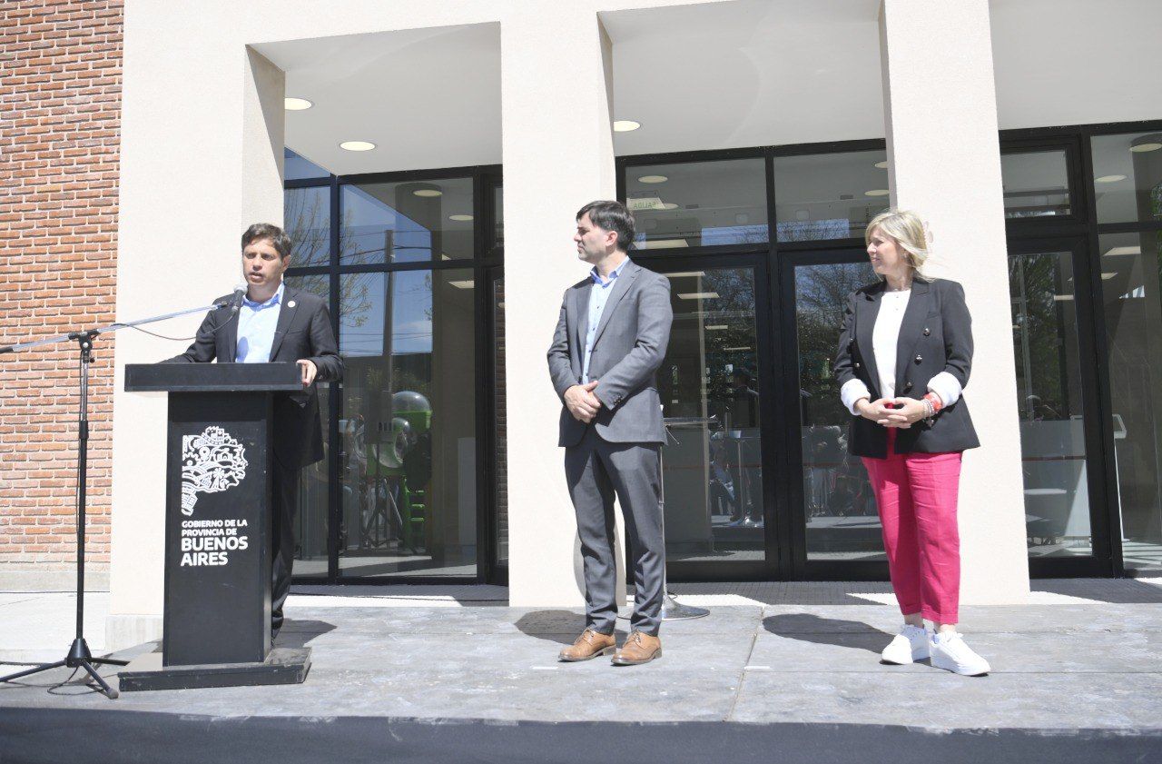 Kicillof recorrió los avances de obras de infraestructura en castelli