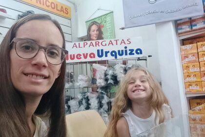 Laura Staber, comerciante que regaló 1000 pares de zapatillas