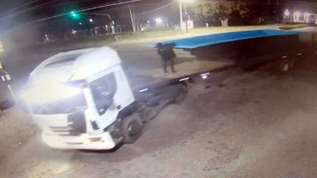 Insólito robo en cañuelas: se llevaron una pileta de natación