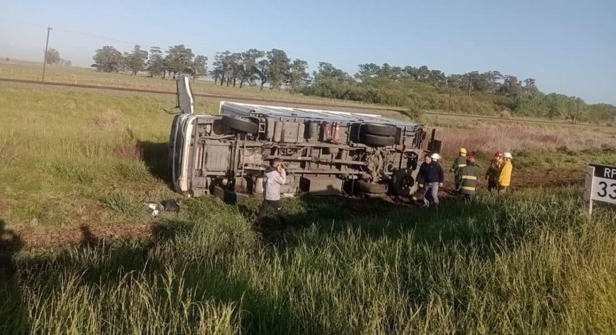 Segundo vuelco de un camión en la Ruta 2 en la mañana de hoy
