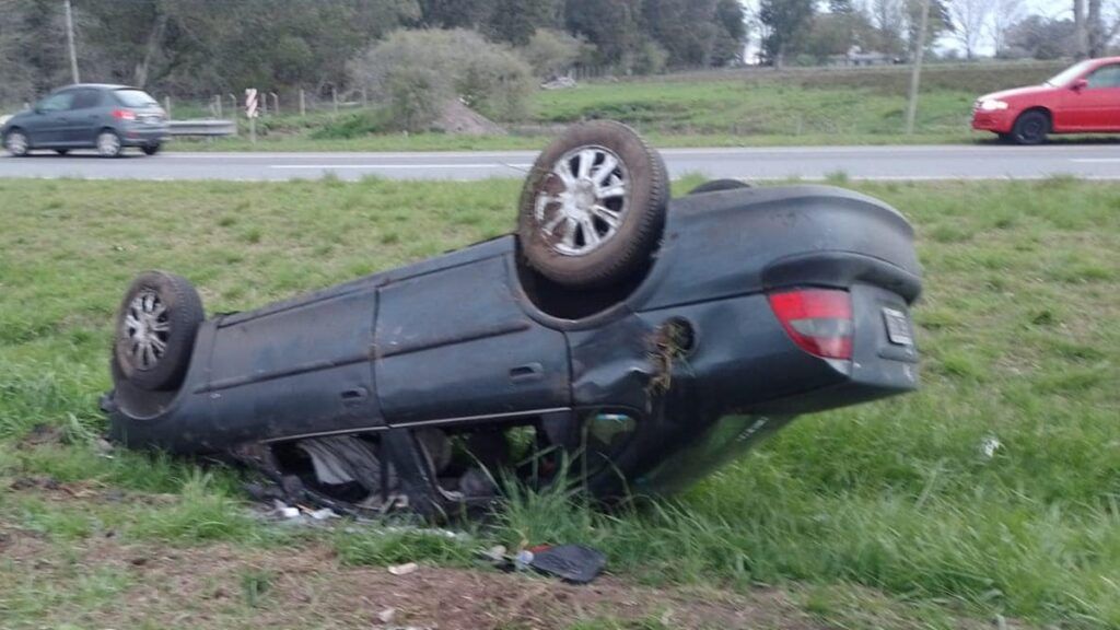 Fatal accidente en Ruta 2: Un muerto y 2 heridos tras impactante vuelco ...