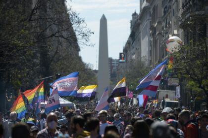 Prohíben actos masivos por la visita del papa y peligra la fecha de la marcha del orgullo