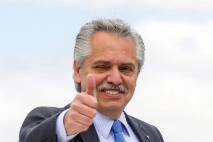 Continúa vigente el decreto que estableció custodia para fernández en el exterior