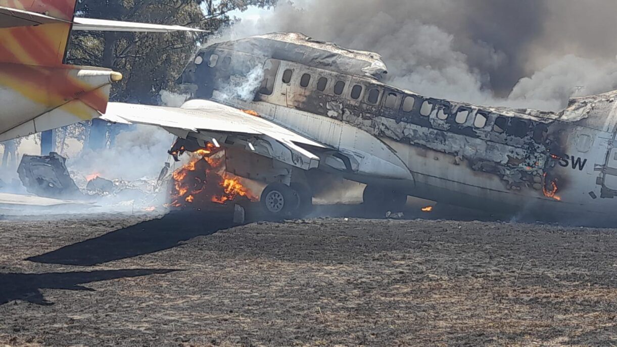 Tremendo incendio en una base aeronaval afectó dos aviones
