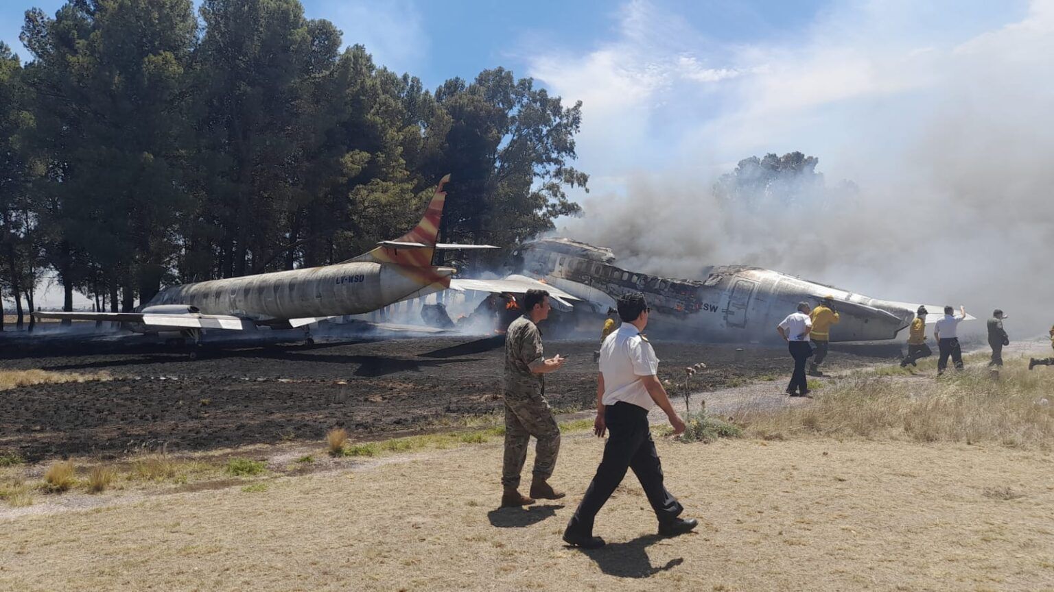 Tremendo incendio en una base aeronaval afectó dos aviones