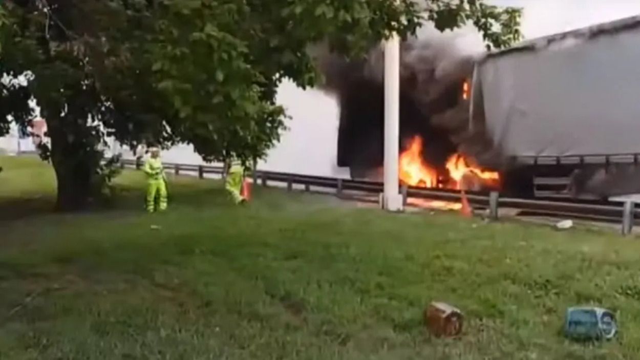 Incendio camión autopista Riccheri