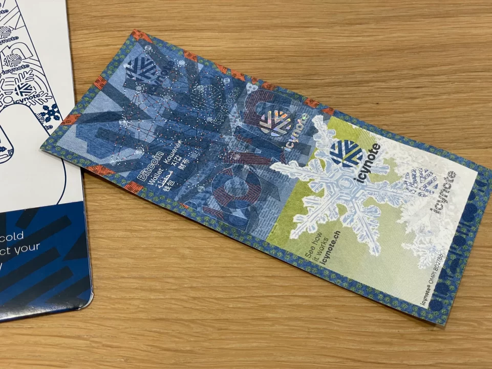 Icynote: cómo funciona la innovadora billetera de bitcoin en papel