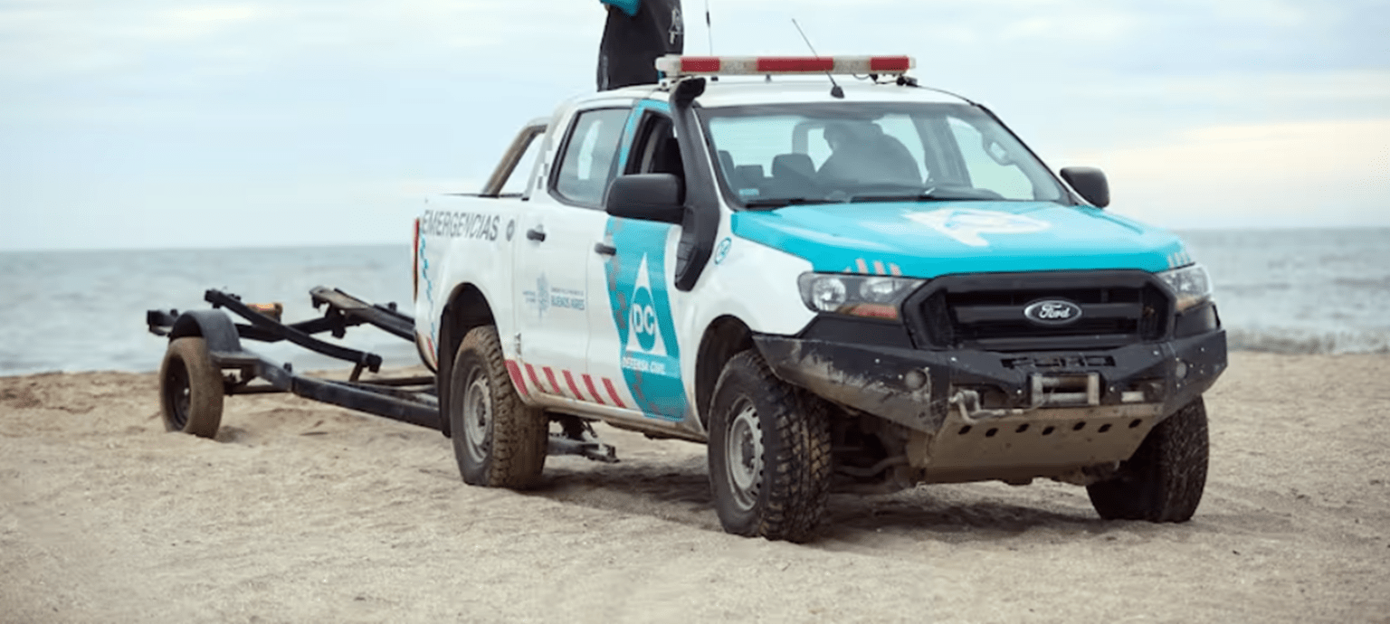 Pescadores desaparecidos en pinamar: aseguran haber visto un kayak similar al que buscan