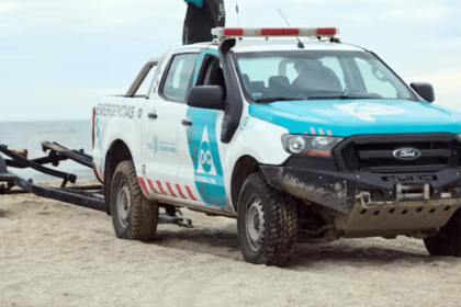 Pescadores desaparecidos en pinamar: aseguran haber visto un kayak similar al que buscan