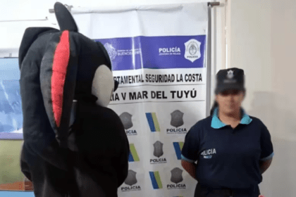 Detienen a adolescente disfrazado de 