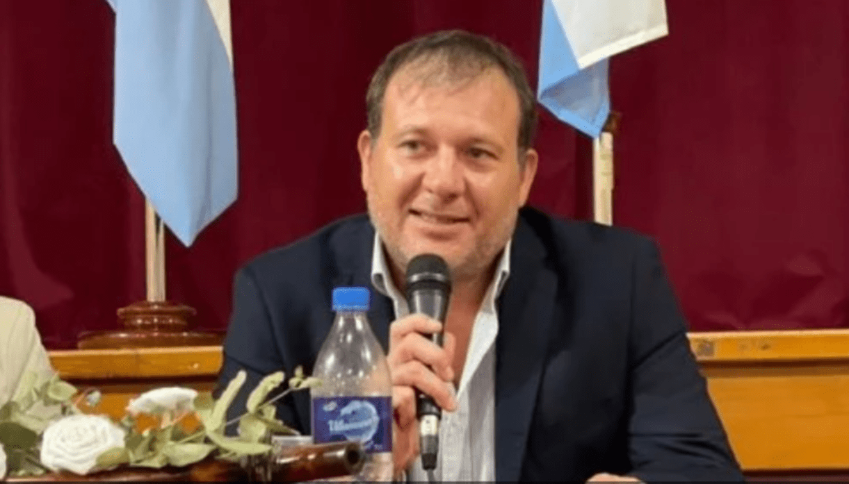 Un empleado municipal amenazó a un intendente bonaerense con incendiar su casa y “manotear” a su hija 2