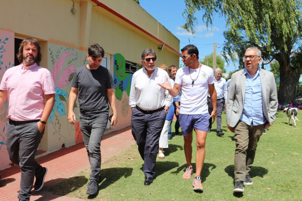Castelli: el ministro sileoni junto a echarren inspeccionó la construcción de la escuela secundaria