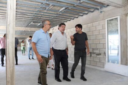 Castelli: el ministro sileoni junto a echarren inspeccionó la construcción de la escuela secundaria