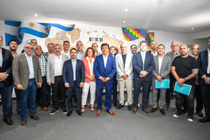 La justicia dio curso al amparo de 500 intendentes contra el dnu de milei