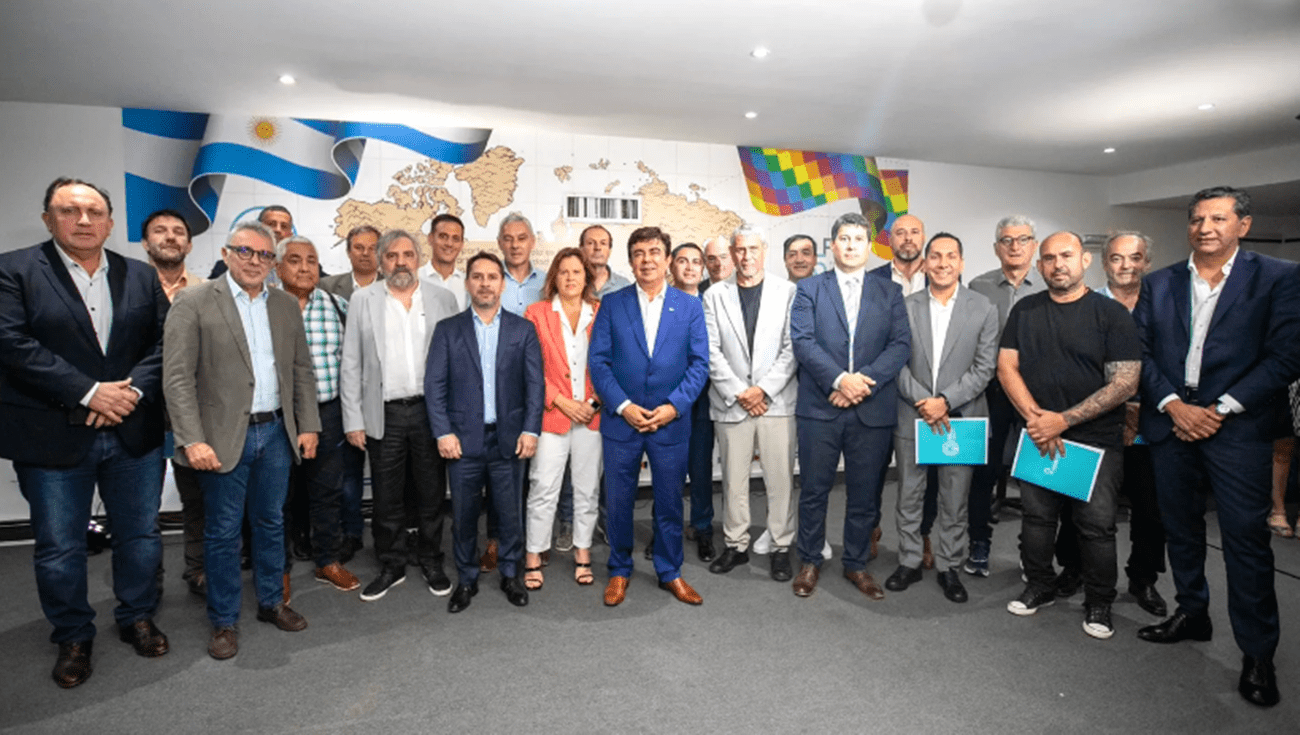 La justicia dio curso al amparo de 500 intendentes contra el dnu de milei 1 La justicia dio curso al amparo de 500 intendentes contra el dnu de milei