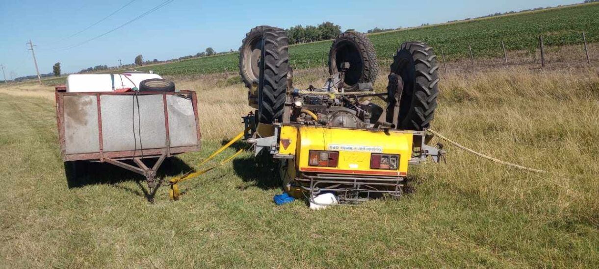 Intentaba bajar de un carretón una fumigadora Intentaba bajar de un carretón una fumigadora