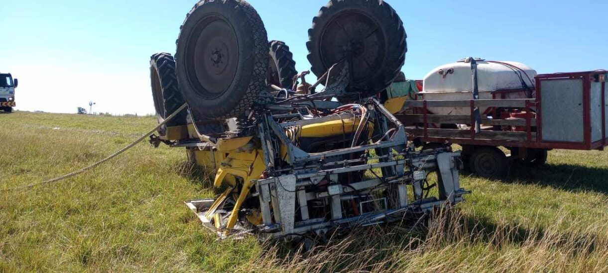Intentaba bajar de un carretón una fumigadora Intentaba bajar de un carretón una fumigadora