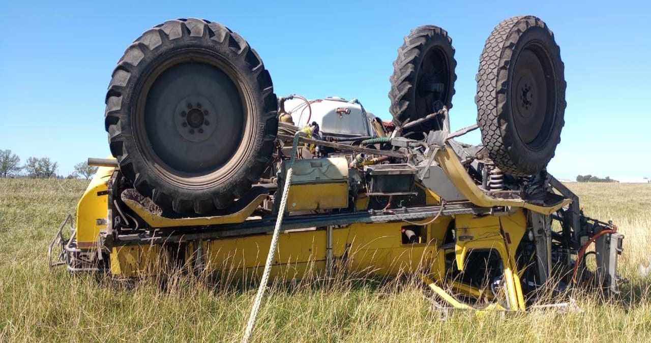 Intentaba bajar de un carretón una fumigadora Intentaba bajar de un carretón una fumigadora