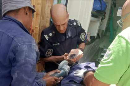 Grave accidente: un obrero cayó de casi 3 metros y una varilla le atravesó el cuerpo