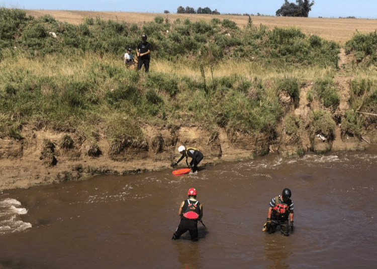Buscan desesperadamente en tres arroyos a un nene de 8 años que cayó a un arroyo 2 Buscan desesperadamente en tres arroyos a un nene de 8 años que cayó a un arroyo