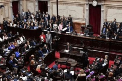 Un intendente propone declarar “persona no grata” a los legisladores que acompañen la ley omnibus