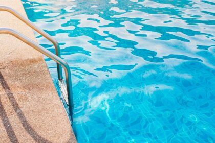 Tragedia: niño de 5 años murió ahogado tras caer en una piscina