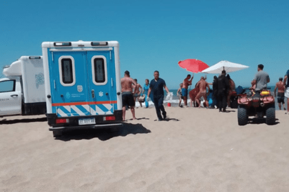 Villa gesell: una mujer fue rescatada del mar y resucitada por guardavidas y personal de salud