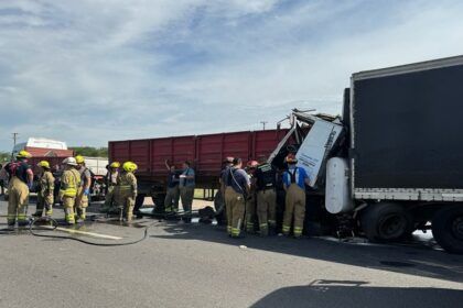 Grave accidente en ruta 6: violento choque entre dos camiones