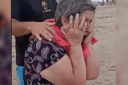 Llevó a su madre de 72 años a conocer el mar y su reacción se hizo viral