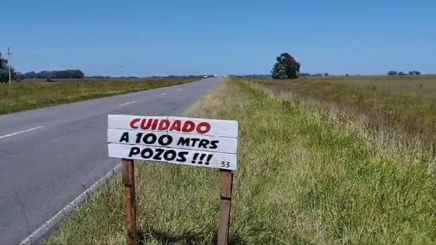 Vecino de ayacucho colocó carteles en ruta 29 por el peligroso estado del pavimento 1 Vecino de ayacucho colocó carteles en ruta 29 por el peligroso estado del pavimento