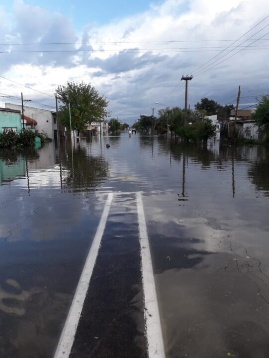 Olavarría en emergencia: tremendo temporal provocó anegamiento de calles y casas inundadas