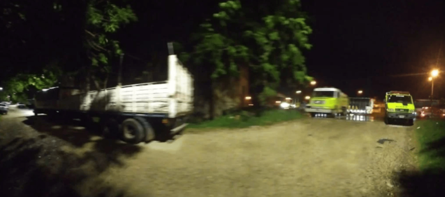 Tragedia: murió aplastado al intentar enganchar el acoplado de su camión