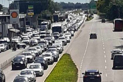 Intenso tránsito por la ruta 2 hacia la costa atlántica en el inicio del feriado extralargo