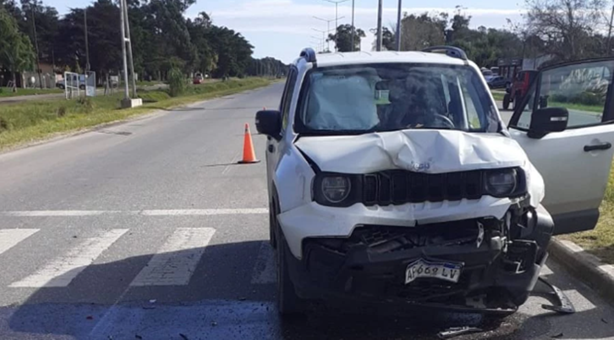 Accidente en ruta 11: fuerte choque entre una camioneta y un auto