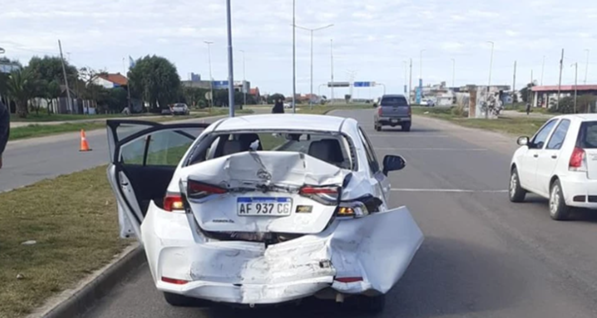 Accidente en ruta 11: fuerte choque entre una camioneta y un auto