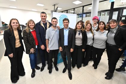 Pila: el gobernador kicillof inauguró la casa de la provincia y entregó maquinaria vial