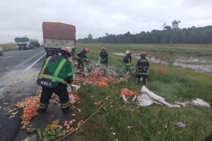 Incendio en la carga de un camión provocó complicaciones en el tránsito en la ruta 3