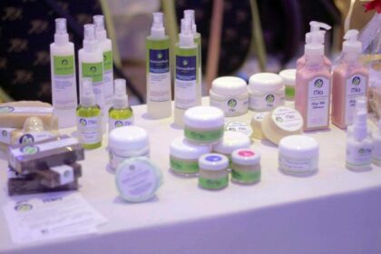 Prohíben la venta de más de 90 productos de una reconocida marca de cosméticos