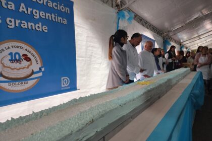 En dolores presentaron la torta argentina más larga del país con 10 metros de dulzura