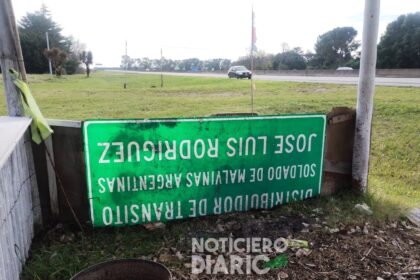 Indignación en dolores: roban cartel en homenaje a héroe de malvinas para usarlo como cerco