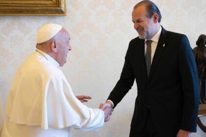 Un intendente bonaerense fue recibido por el papa francisco
