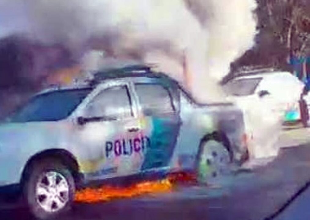 Voraz incendio arrasó con un móvil policial en samborombón 2 Voraz incendio arrasó con un móvil policial en samborombón