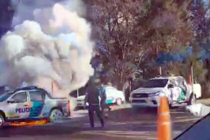 Voraz incendio arrasó con un móvil policial en samborombón